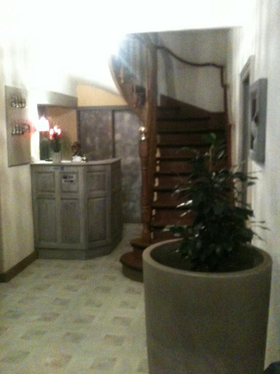 Hotel Ronsin Fresnay-sur-Sarthe Exterior photo