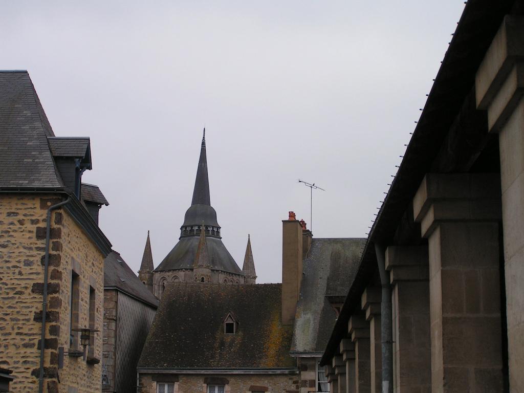 Hotel Ronsin Fresnay-sur-Sarthe Exterior photo